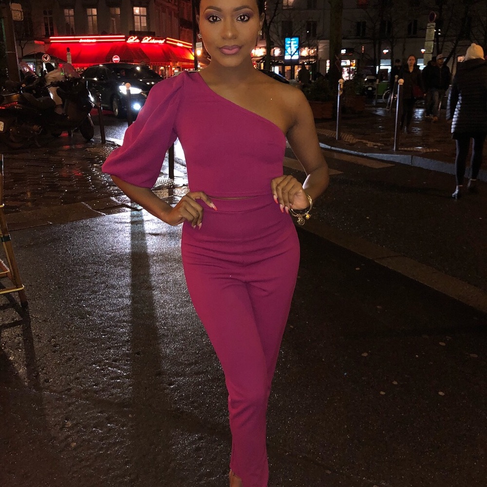 🆕 Boohoo hot pink one-sleeved set